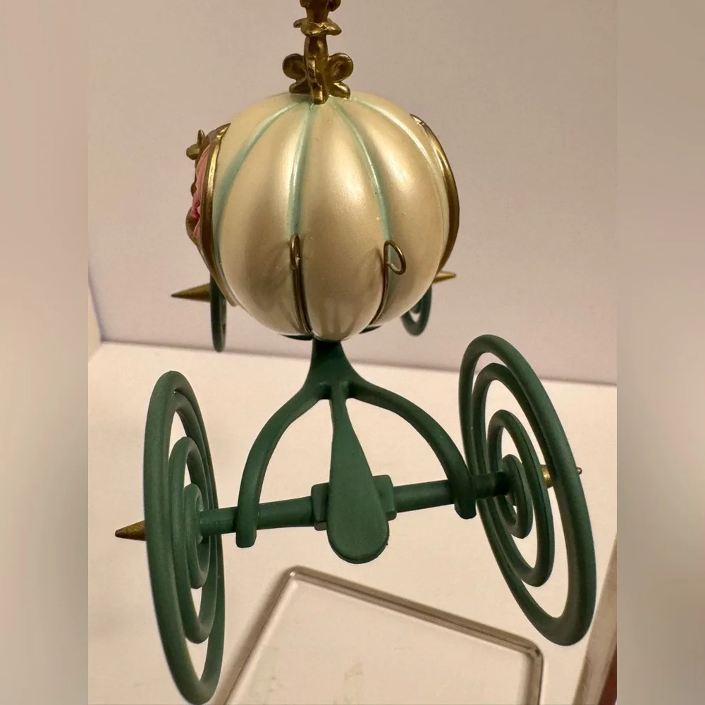 WDCC Enchanted Places “An Elegant Coach for Cinderella” Ornament - Picture 9 of 13